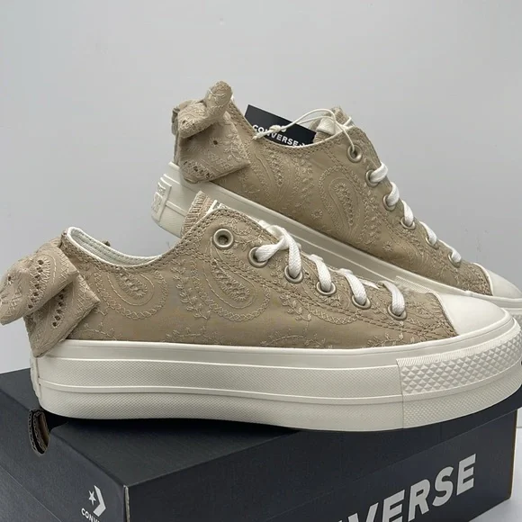 Converse Women's Tan Lace Platforms A10246C
CTAS LIFT OX
NUTTY GRANOLA/EGRET/LIG - Picture 7 of 16